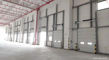 खरीदें अछूता औद्योगिक अनुभागीय दरवाजे RAL9006 / RAL9002 रंग गोदाम के लिए online manufacture