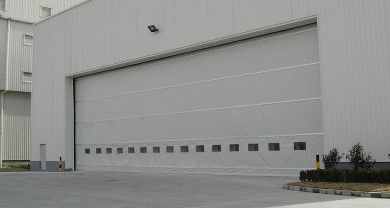 खरीदें मजबूत औद्योगिक फैब्रिक वर्टिकल लिफ्ट फैब्रिक दरवाजे, अधिकतम 12 मीटर ऊंचाई और 120 किमी/घंटा तक की हवा प्रतिरोध क्षमता के साथ, गोदामों के लिए आदर्श online manufacture