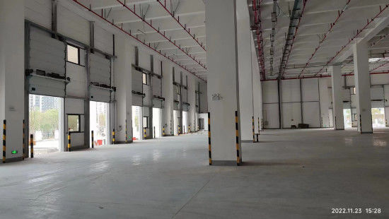 खरीदें बेहतर इन्सुलेशन और सुरक्षा के लिए प्रीमियम अनुभागीय दरवाजे online manufacture