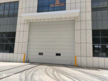 खरीदें उच्च इन्सुलेशन और स्थायित्व के साथ शीत भंडारण अनुभागीय दरवाजे online manufacture