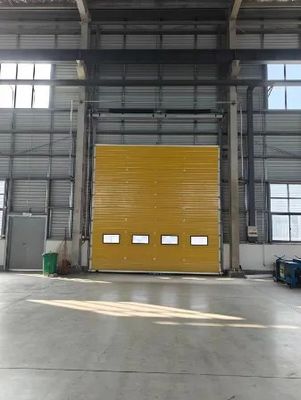 खरीदें Insulated Industrial Sectional Doors with 40mm Thickness and AC 220V-240V Motor for Secure and Wind-Resistant Applications online manufacture