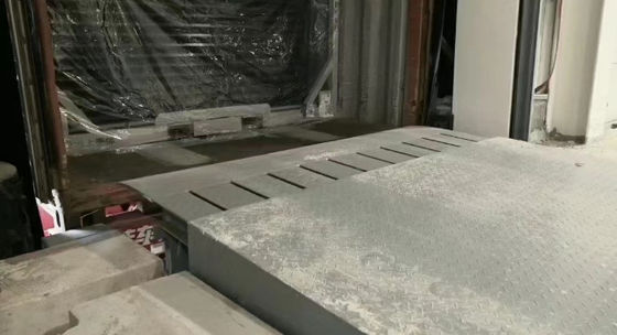 दूरबीन हाइड्रोलिक लोडिंग डॉक लेवलर अनुकूलन योग्य मोटर शक्ति 1.1KW 380V 50HZ