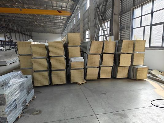 स्प्रिंग ब्रेक के खिलाफ और तार रस्सी ब्रेक के खिलाफ उपकरणों के साथ अनुभागीय गेराज दरवाजे
