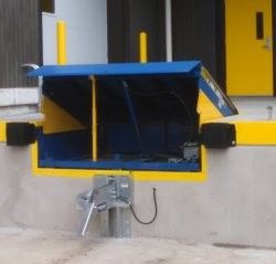 रग्ग स्टील डॉक प्लेट प्रीमियम क्वालिटी हाइड्रोलिक अनलोडिंग इंडस्ट्रियल डॉक लेवलर