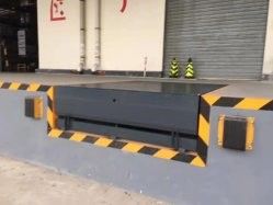 लचीली रसद संचालन के लिए अनुकूलन योग्य डॉक लेवलर