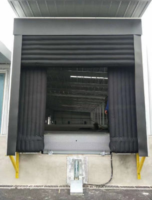 IP54 एयरबैग Inflatable Dock Shelter थर्मल इन्सुलेशन सीलिंग अनलोडिंग पोर्ट के लिए